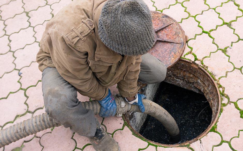 comment déboucher canalisation Égly